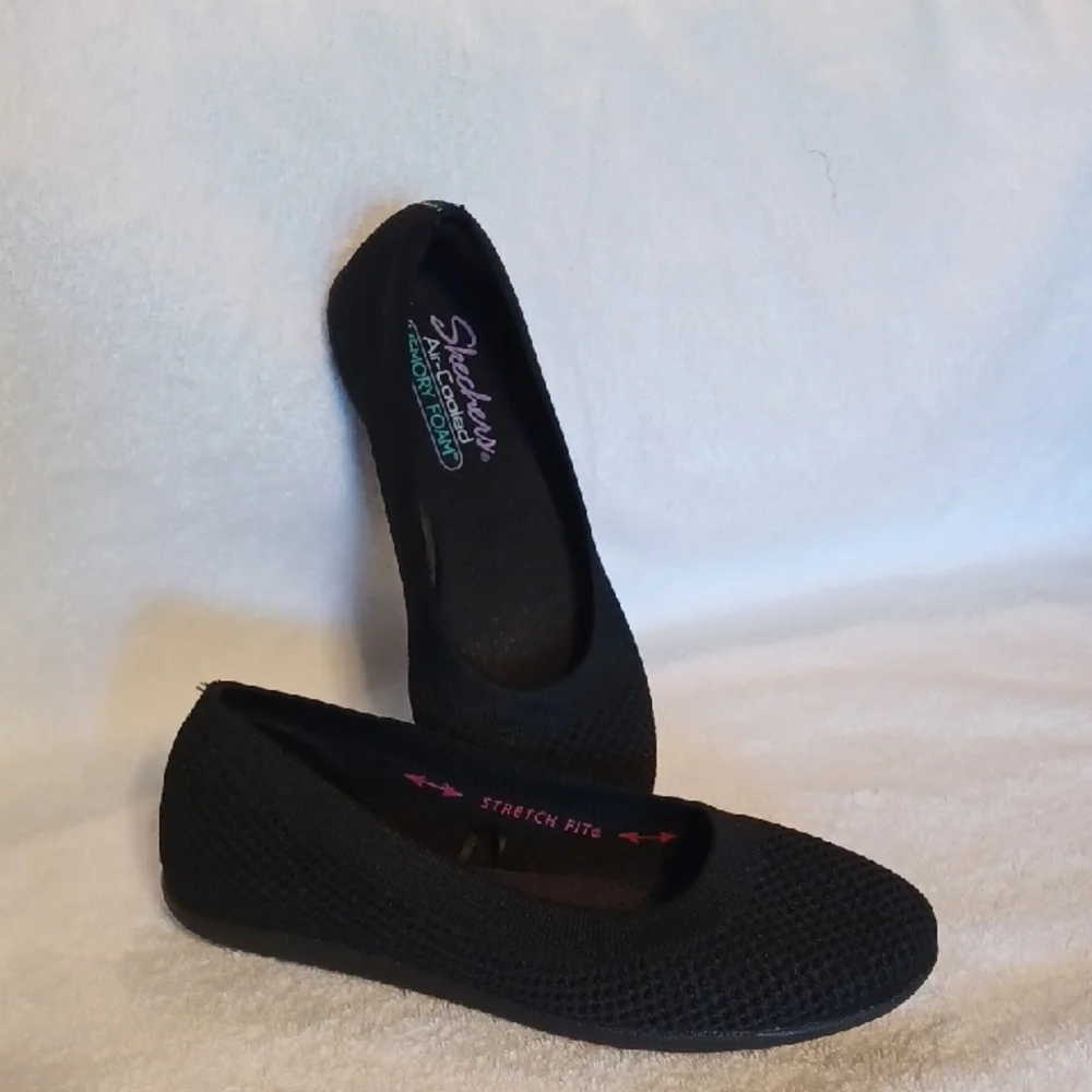 Skechers Women's Black Slip-On Shoes Air-cooled Memory Foam Size 7
